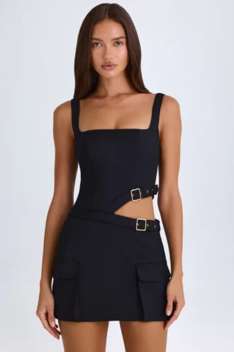 Robe courte Acadia à ceinture et découpes, couleur noire