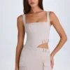 Robe courte Acadia à ceinture et découpes, couleur taupe Robe courte Acadia à ceinture et découpes, couleur taupe