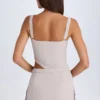 Robe courte Acadia à ceinture et découpes, couleur taupe Robe courte Acadia à ceinture et découpes, couleur taupe