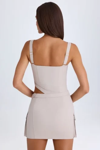 Robe courte Acadia à ceinture et découpes, couleur taupe