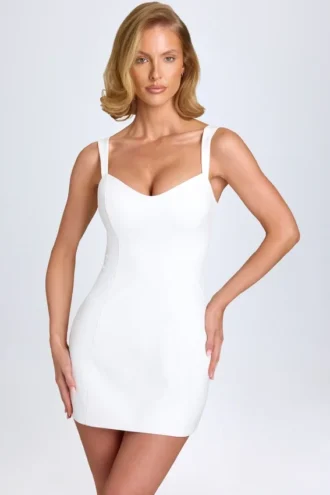 Robe courte Amaria à encolure en cœur, couleur blanche