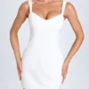 Robe courte Amaria à encolure en cœur, couleur blanche Robe courte Amaria à encolure en cœur, couleur blanche
