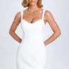 Robe courte Amaria à encolure en cœur, couleur blanche Robe courte Amaria à encolure en cœur, couleur blanche