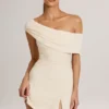 Robe courte asymétrique en modal Suhana, coupe trapèze, couleur ivoire Robe courte asymétrique en modal Suhana, coupe trapèze, couleur ivoire