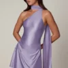 Robe courte asymétrique Kiraz avec détail foulard, couleur lilas Robe courte asymétrique Kiraz avec détail foulard, couleur lilas