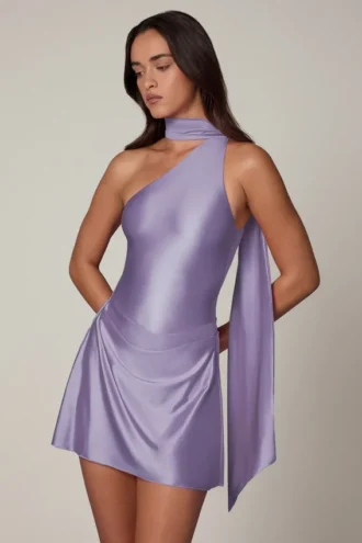 Robe courte asymétrique Kiraz avec détail foulard, couleur lilas