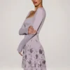 Robe courte asymétrique Lumiki à appliqués décoratifs, couleur lilas Robe courte asymétrique Lumiki à appliqués décoratifs, couleur lilas