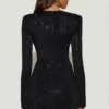 Robe courte asymétrique ornée Nevina en noir Robe courte asymétrique ornée Nevina en noir