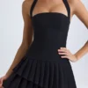 Robe courte asymétrique à volants et dos nu Rosaria en noir Robe courte asymétrique à volants et dos nu Rosaria en noir