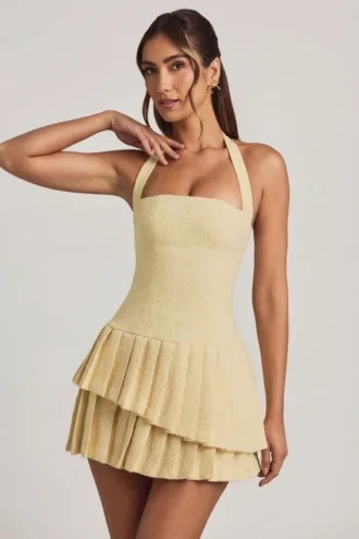 Robe courte asymétrique à volants et dos nu Rosaria, jaune pastel