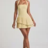 Robe courte asymétrique à volants et dos nu Rosaria, jaune pastel Robe courte asymétrique à volants et dos nu Rosaria, jaune pastel
