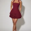 Robe courte asymétrique à volants et dos nu Rosaria, rouge vin Robe courte asymétrique à volants et dos nu Rosaria, rouge vin