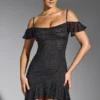 Robe courte Beaufort à épaules dénudées et ornements, couleur noire Robe courte Beaufort à épaules dénudées et ornements, couleur noire