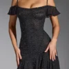 Robe courte Beaufort à épaules dénudées et ornements, couleur noire Robe courte Beaufort à épaules dénudées et ornements, couleur noire