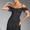 Robe courte Beaufort à épaules dénudées et ornements, couleur noire Robe courte Beaufort à épaules dénudées et ornements, couleur noire