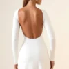 Robe courte Brenna en modal froncé avec dos nu, en blanc Robe courte Brenna en modal froncé avec dos nu, en blanc