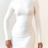 Robe courte Brenna en modal froncé avec dos nu, en blanc Robe courte Brenna en modal froncé avec dos nu, en blanc