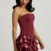 Robe courte bustier à volants et corset Juliet, imprimé floral bordeaux Robe courte bustier à volants et corset Juliet, imprimé floral bordeaux