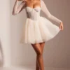 Robe courte Calliope à manches longues et jupe en tulle ornée, couleur ivoire Robe courte Calliope à manches longues et jupe en tulle ornée, couleur ivoire
