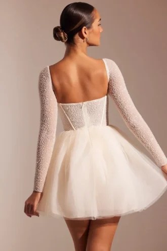 Robe courte Calliope à manches longues et jupe en tulle ornée, couleur ivoire