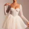 Robe courte Calliope à manches longues et jupe en tulle ornée, couleur ivoire Robe courte Calliope à manches longues et jupe en tulle ornée, couleur ivoire