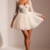 Robe courte Calliope à manches longues et jupe en tulle ornée, couleur ivoire Robe courte Calliope à manches longues et jupe en tulle ornée, couleur ivoire