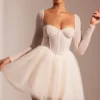 Robe courte Calliope à manches longues et jupe en tulle ornée, couleur ivoire Robe courte Calliope à manches longues et jupe en tulle ornée, couleur ivoire