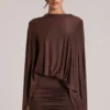 Robe courte cape drapée Lida en marron chocolat Robe courte cape drapée Lida en marron chocolat