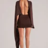 Robe courte cape drapée Lida en marron chocolat Robe courte cape drapée Lida en marron chocolat