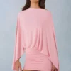 Robe courte cape drapée Lida en rose poudré Robe courte cape drapée Lida en rose poudré