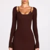 Robe courte Caris à manches longues en modal côtelé avec bretelles en dentelle, couleur chocolat Robe courte Caris à manches longues en modal côtelé avec bretelles en dentelle, couleur chocolat