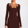 Robe courte Caris à manches longues en modal côtelé avec bretelles en dentelle, couleur chocolat Robe courte Caris à manches longues en modal côtelé avec bretelles en dentelle, couleur chocolat