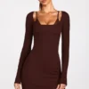 Robe courte Caris à manches longues en modal côtelé avec bretelles en dentelle, couleur chocolat Robe courte Caris à manches longues en modal côtelé avec bretelles en dentelle, couleur chocolat