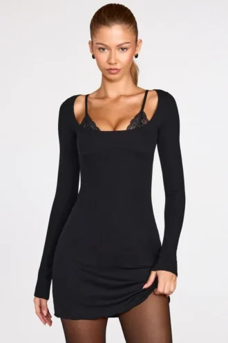 Robe courte Caris à manches longues en modal côtelé avec bretelles en dentelle, couleur noire
