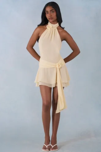 Robe courte Carolina à col licou, couleur jaune beurre