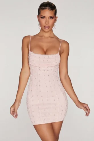 Robe courte à col bénitier ornée Seychelles, couleur Blush