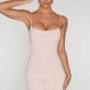 Robe courte à col bénitier ornée Seychelles, couleur Blush