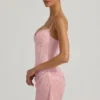 Robe courte Connie semi-transparente à drapés et ornements, couleur rose Robe courte Connie semi-transparente à drapés et ornements, couleur rose
