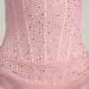 Robe courte Connie semi-transparente à drapés et ornements, couleur rose Robe courte Connie semi-transparente à drapés et ornements, couleur rose