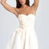 Robe courte corset à applications florales Mirabelle en ivoire Robe courte corset à applications florales Mirabelle en ivoire
