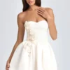 Robe courte corset à applications florales Mirabelle en ivoire Robe courte corset à applications florales Mirabelle en ivoire