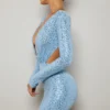 Robe courte à découpes ornée Marva en bleu clair Robe courte à découpes ornée Marva en bleu clair