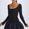 Robe courte Delphi en modal à encolure dégagée, taille basse et ourlet bouffant, couleur noire Robe courte Delphi en modal à encolure dégagée, taille basse et ourlet bouffant, couleur noire