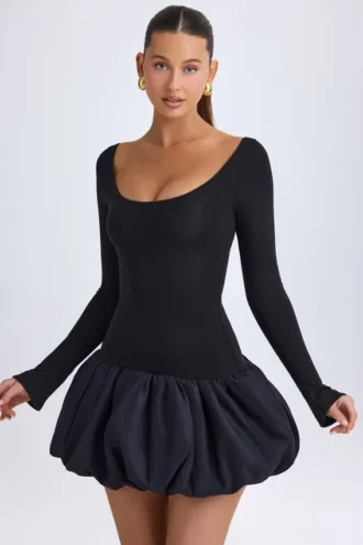 Robe courte Delphi en modal à encolure dégagée, taille basse et ourlet bouffant, couleur noire