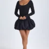 Robe courte Delphi en modal à encolure dégagée, taille basse et ourlet bouffant, couleur noire Robe courte Delphi en modal à encolure dégagée, taille basse et ourlet bouffant, couleur noire