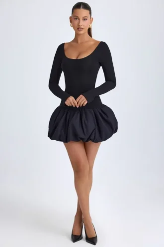 Robe courte Delphi en modal à encolure dégagée, taille basse et ourlet bouffant, couleur noire