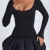 Robe courte Delphi en modal à encolure dégagée, taille basse et ourlet bouffant, couleur noire Robe courte Delphi en modal à encolure dégagée, taille basse et ourlet bouffant, couleur noire