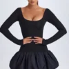 Robe courte Delphi en modal à encolure dégagée, taille basse et ourlet bouffant, couleur noire Robe courte Delphi en modal à encolure dégagée, taille basse et ourlet bouffant, couleur noire