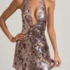 Robe courte dos nu Avenza ornée de paillettes, couleur argent Robe courte dos nu Avenza ornée de paillettes, couleur argent