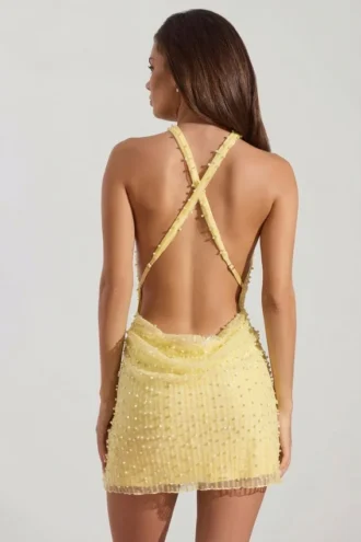 Robe courte dos nu à col bénitier ornée Sylune, couleur jaune